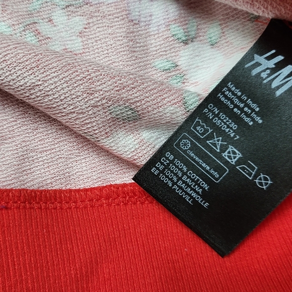 NWT 🥳HOST PICK!🥳 FLORAL SWEATSHIRT! - Picture 3 of 4